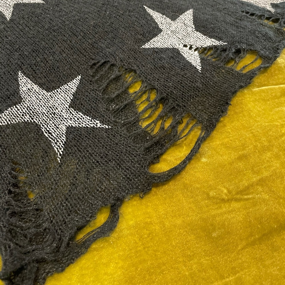 Black Star Ragged Sweater - Picture 4 of 4